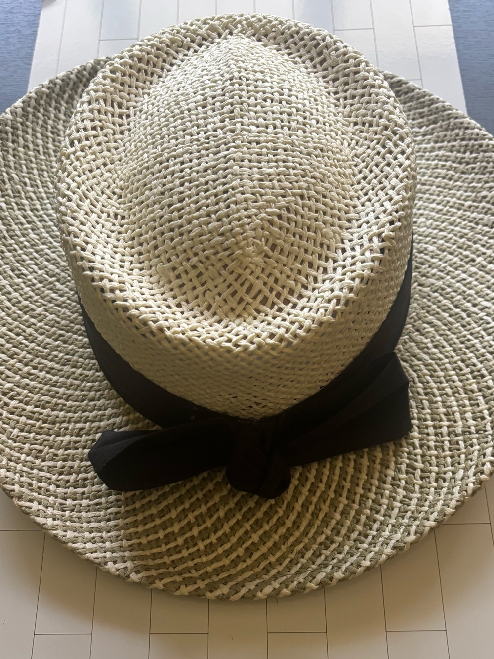 Kate Lord Women's Wide-Brim Straw Sun Hat with Black Band - Natural - Picture 2 of 3